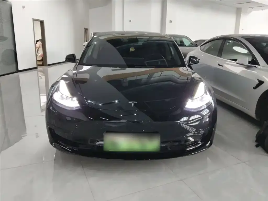 Tesla Model 3 — фото 3