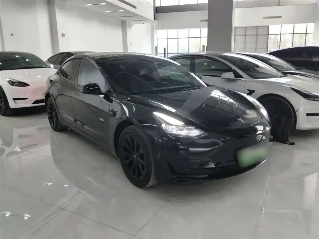Tesla Model 3 — фото 4
