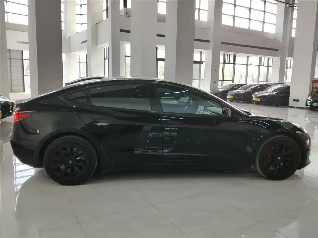 Tesla Model 3 — фото 5
