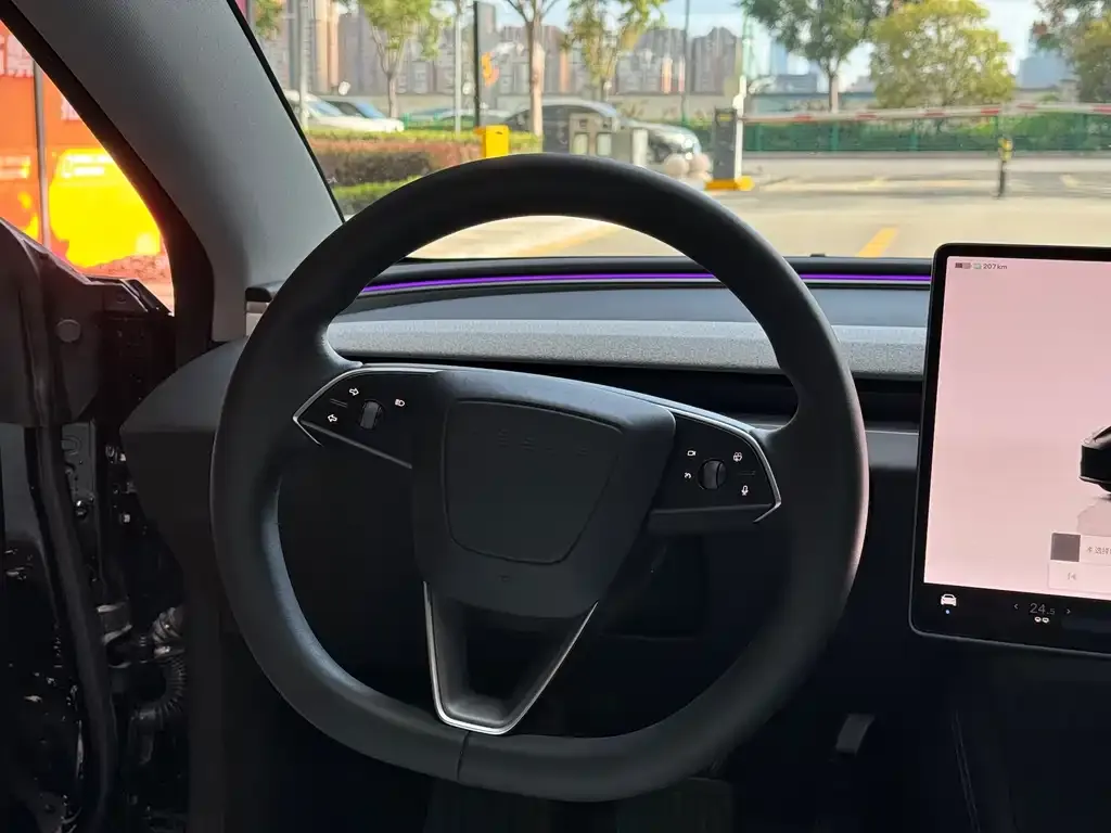 Tesla Model 3 — фото 6