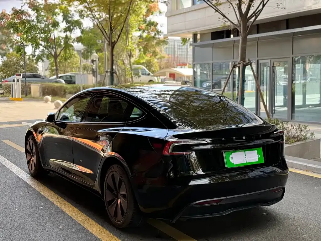 Tesla Model 3 — фото 10