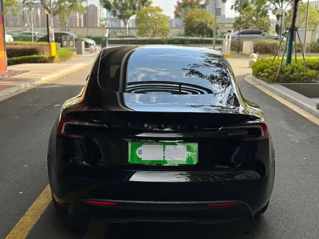 Tesla Model 3 — фото 3