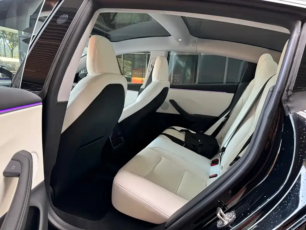 Tesla Model 3 — фото 7