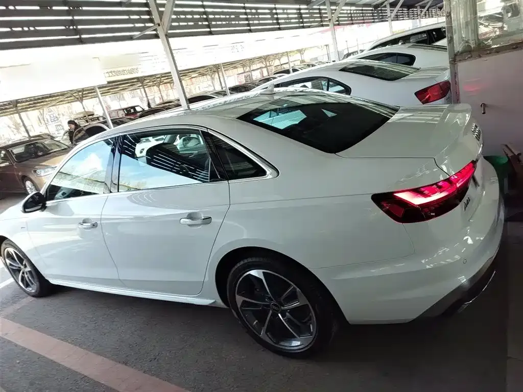 Audi A4L 2023 из CN, фото 4