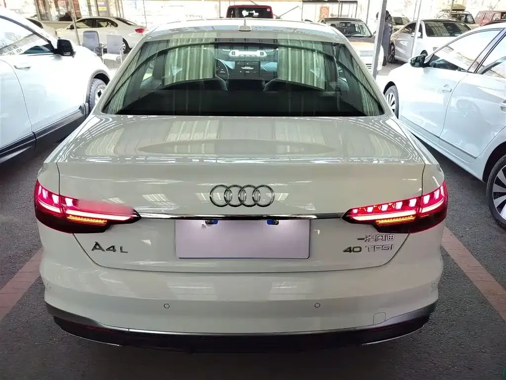 Audi A4L 2023 из CN, фото 8