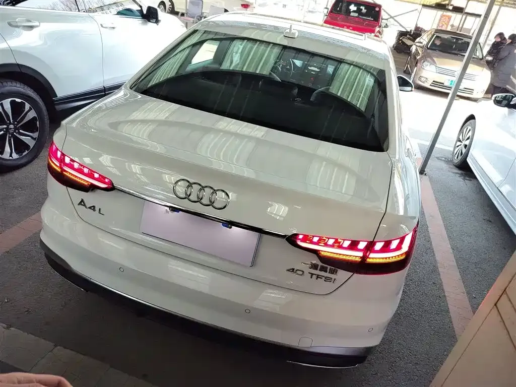 Audi A4L 2023 из CN, фото 9