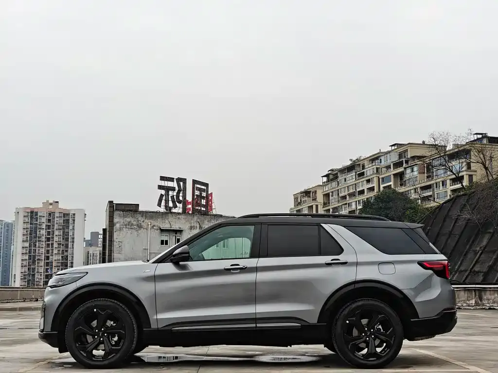 Ford Explorer — фото 10