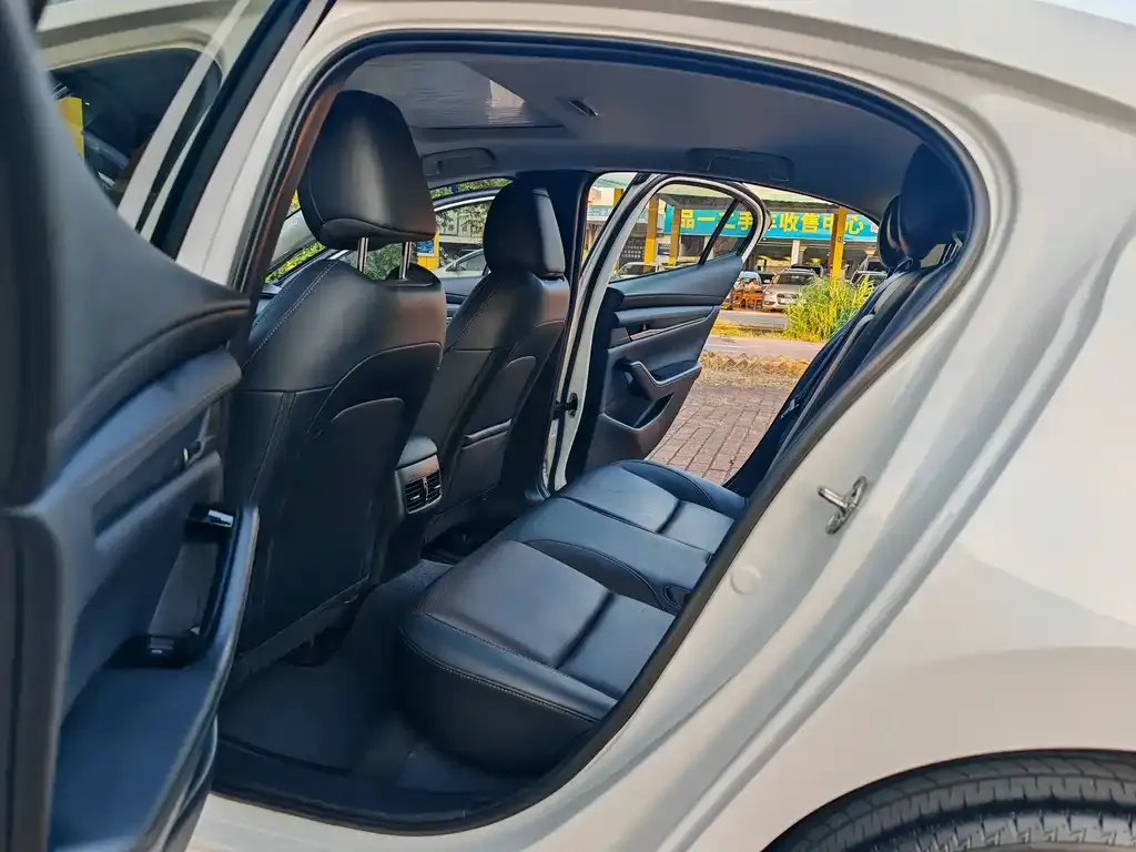Mazda 3 Axela 2024 из CN, фото 8