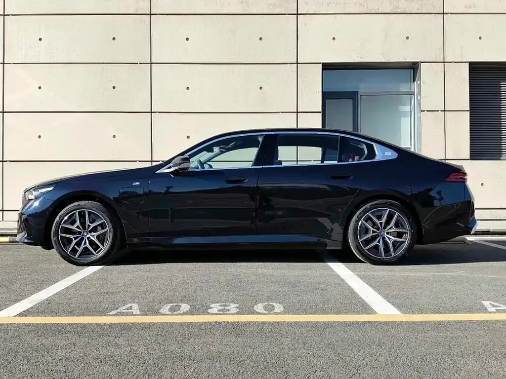 BMW i5 — фото 8