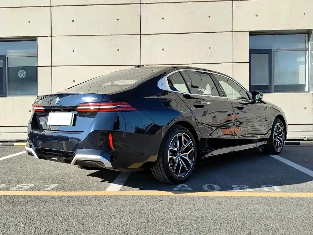 BMW i5 — фото 6