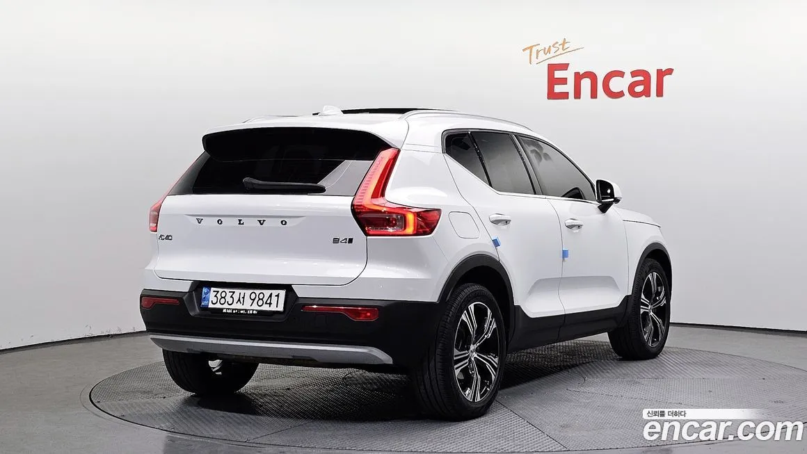 Volvo XC40 — фото 4