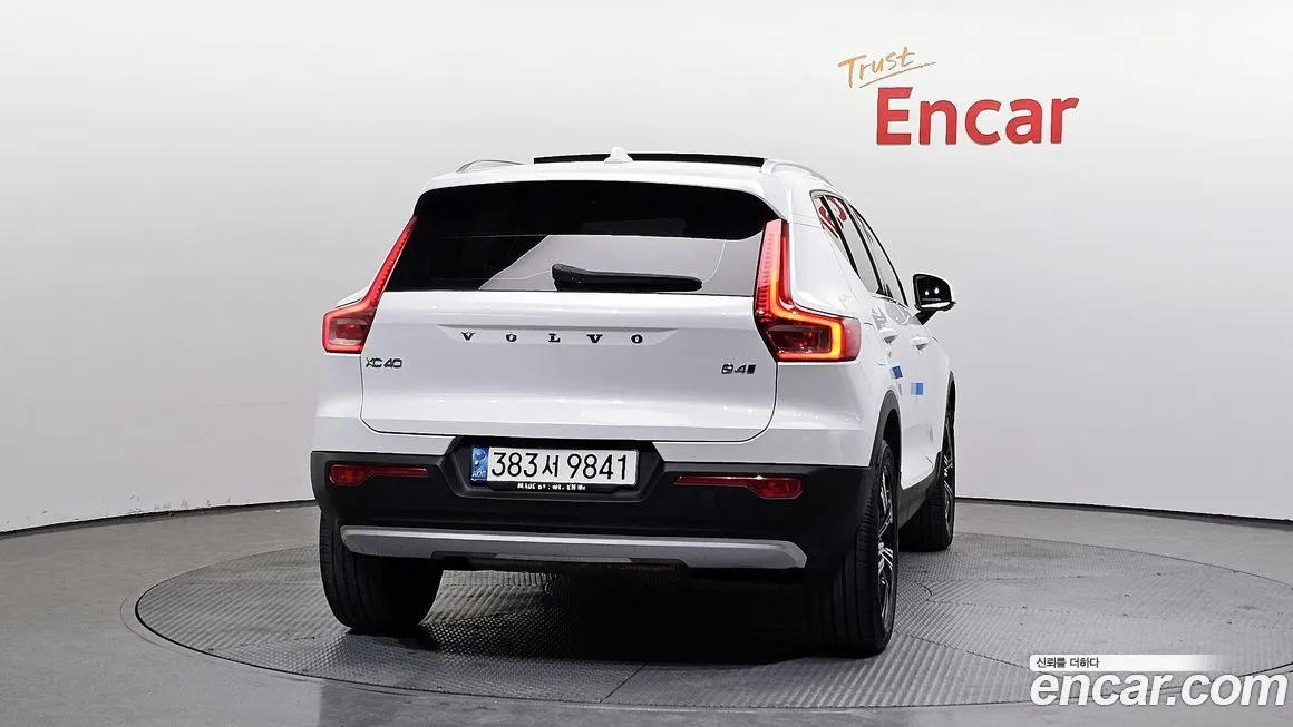 Volvo XC40 — фото 3