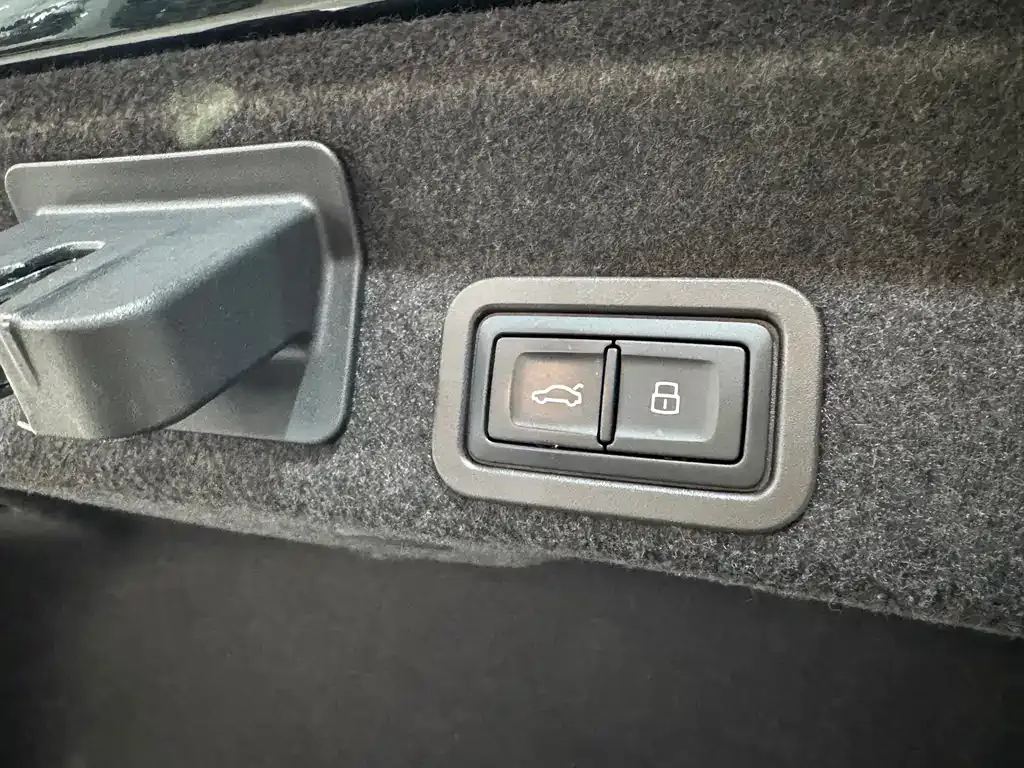 Audi A6L 2023 из CN, фото 4