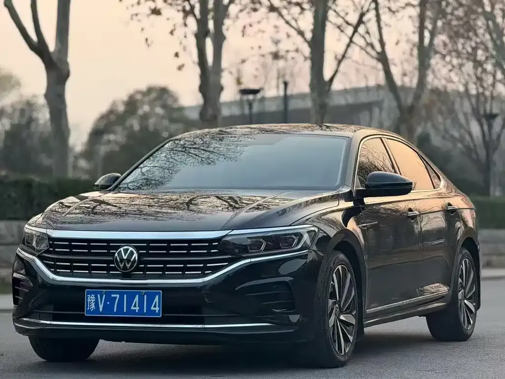 Volkswagen Passat — фото 1