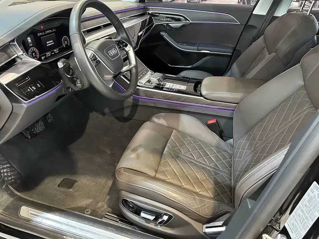 Audi A8 2024 из CN, фото 2