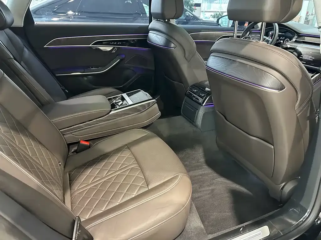Audi A8 2024 из CN, фото 3