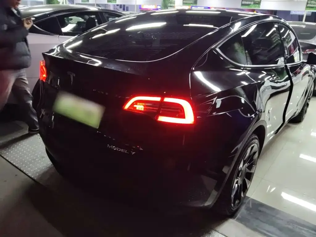 Tesla Model Y 2023 из CN, фото 10