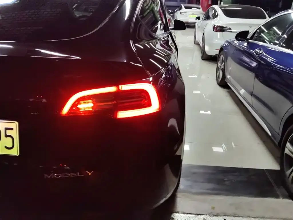 Tesla Model Y 2023 из CN, фото 7