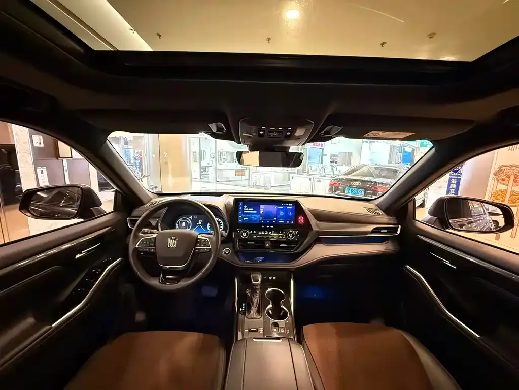Toyota Crown Kluger 2024 из CN, фото 7
