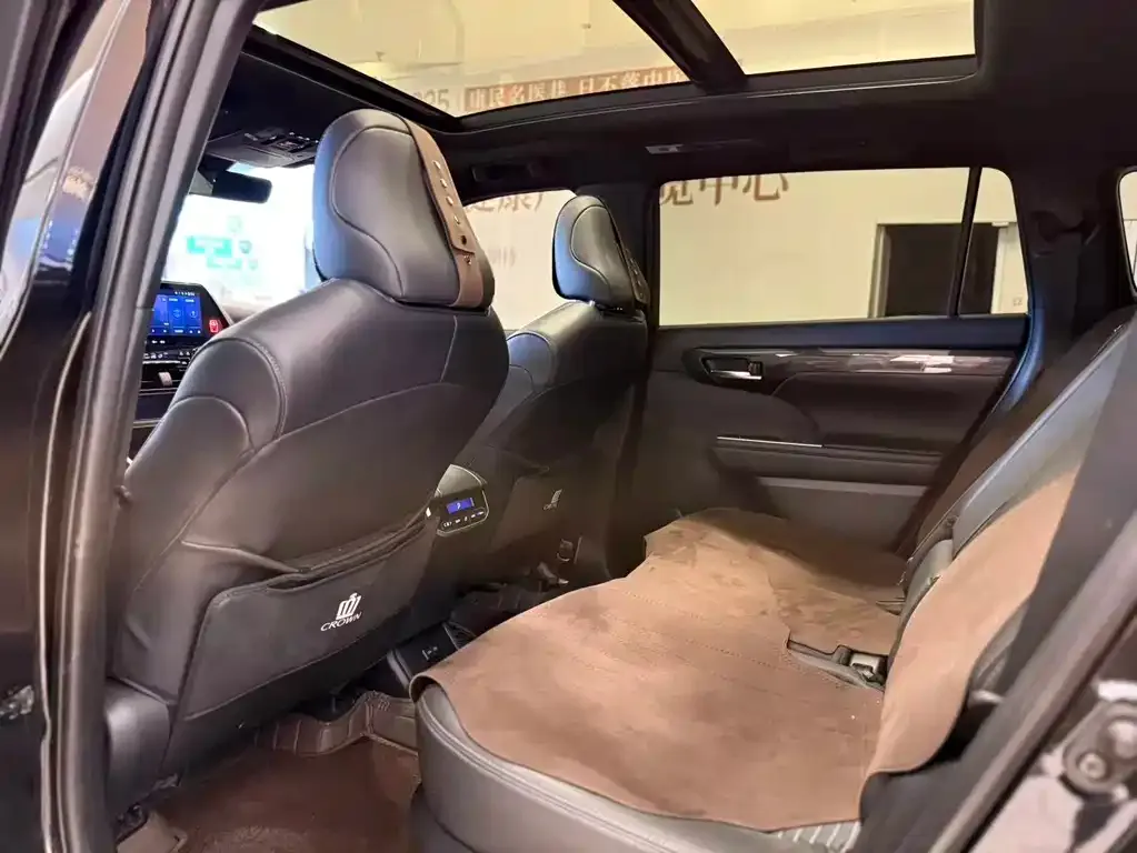 Toyota Crown Kluger 2024 из CN, фото 3