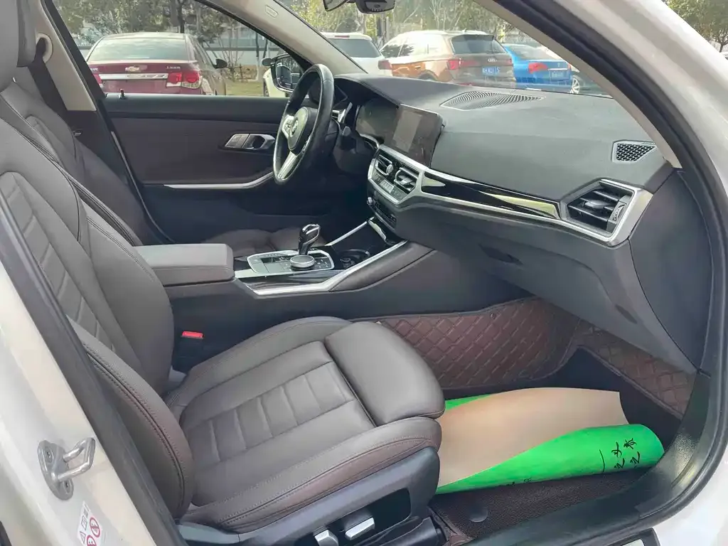 BMW 3 Series 2021 из CN, фото 8