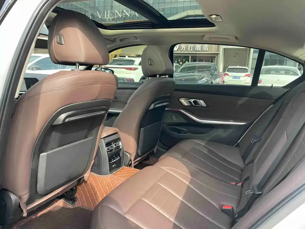 BMW 3 Series 2021 из CN, фото 6