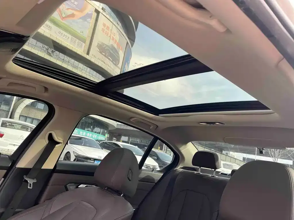 BMW 3 Series 2021 из CN, фото 2