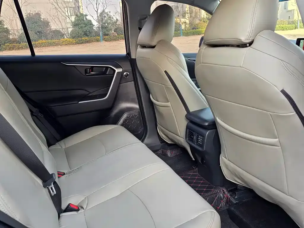 Toyota Wildlander 2023 из CN, фото 3