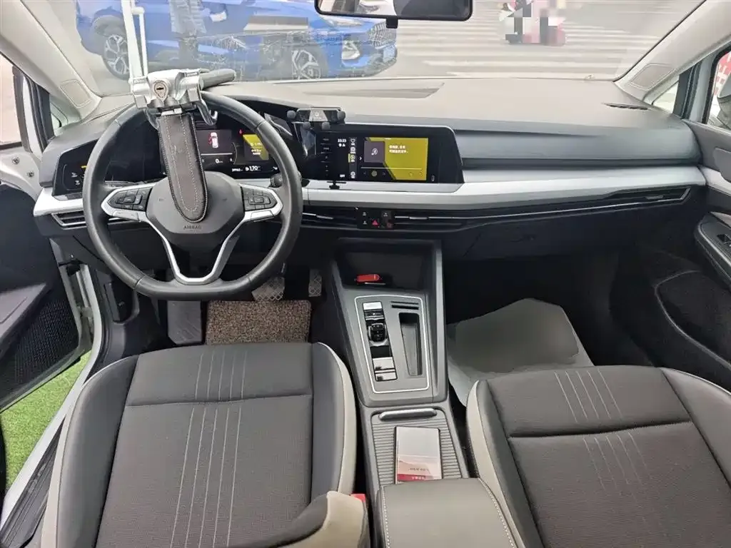 Volkswagen Golf 2023 из CN, фото 10