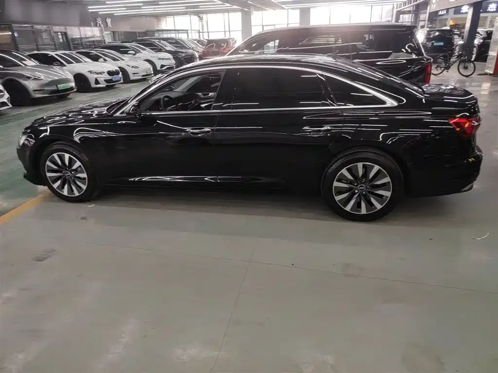 Audi A6L 2023 из CN, фото 10