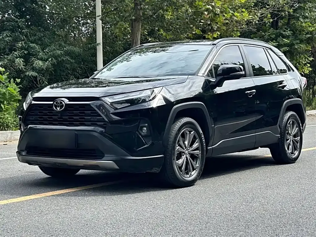 Toyota RAV4 — фото 1