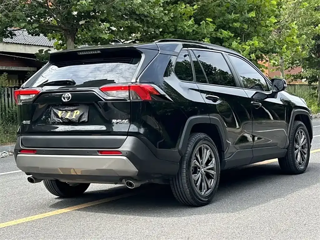 Toyota RAV4 — фото 10