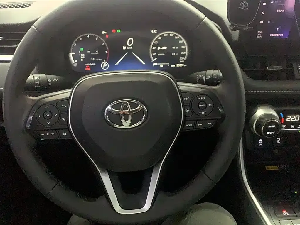 Toyota RAV4 — фото 3