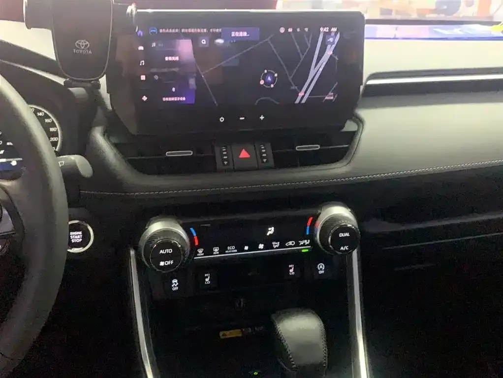 Toyota RAV4 — фото 6