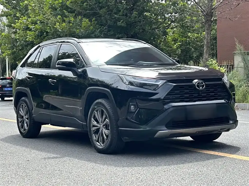 Toyota RAV4 — фото 7