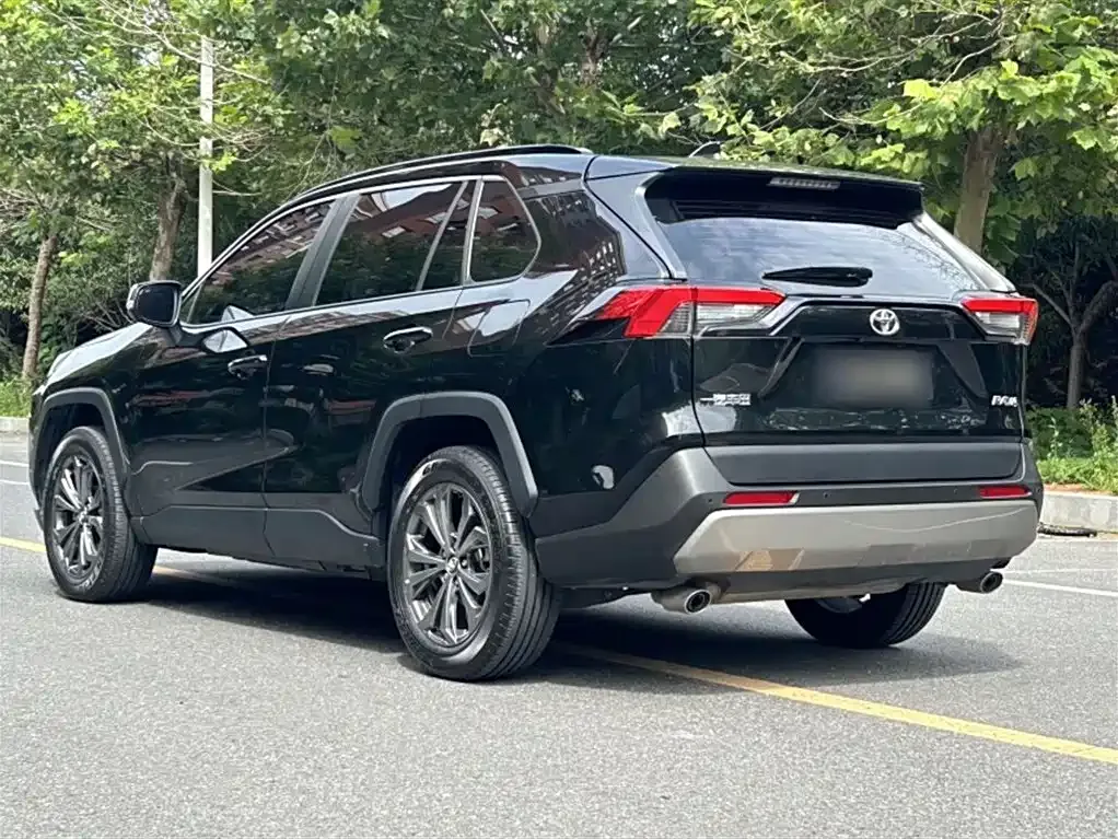 Toyota RAV4 — фото 8