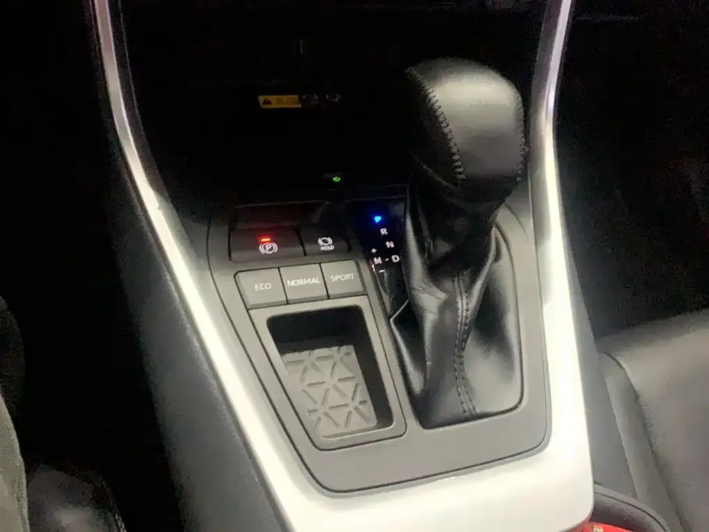 Toyota RAV4 — фото 9