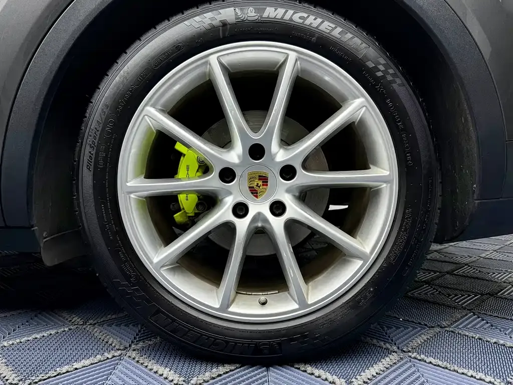 Porsche Cayenne Hybrid — фото 8