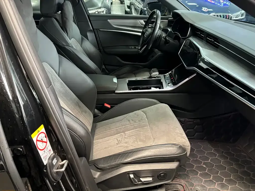 Audi A6L 2024 из CN, фото 6