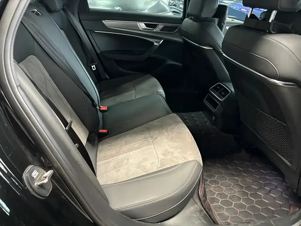 Audi A6L 2024 из CN, фото 2
