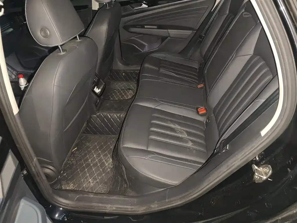Volkswagen Passat 2023 из CN, фото 8