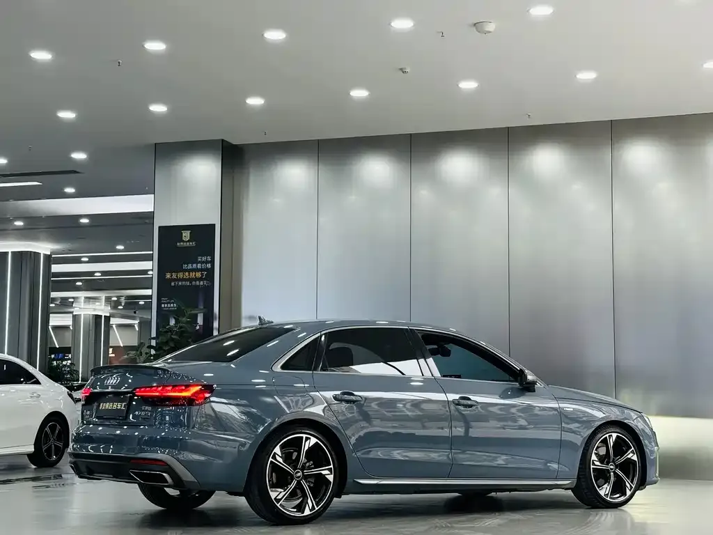 Audi A4L 2022 из CN, фото 3