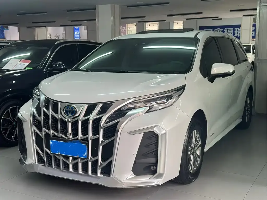 Toyota Sienna 2024 из CN, фото 1