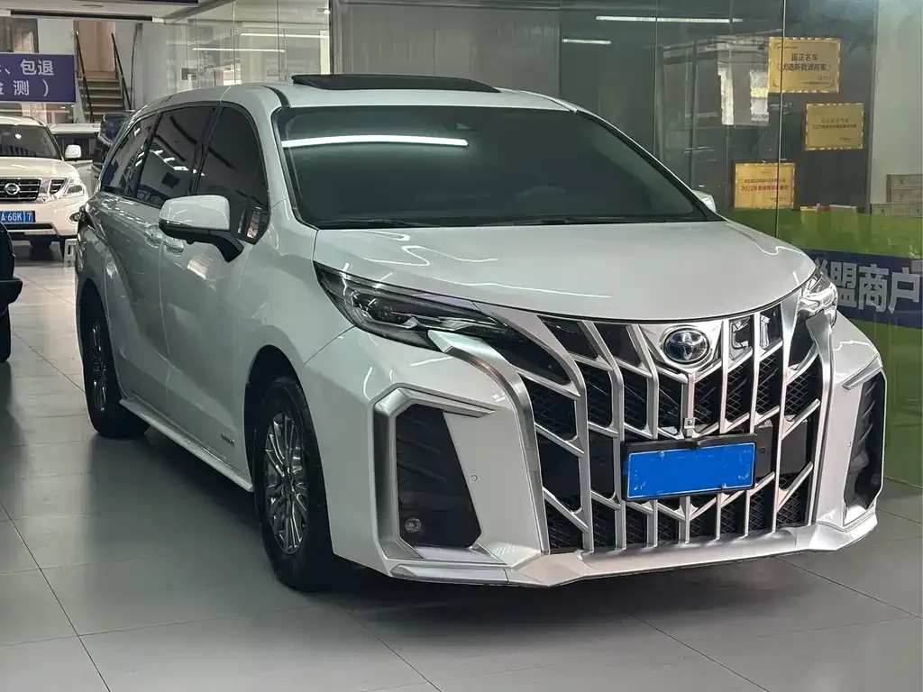 Toyota Sienna 2024 из CN, фото 3