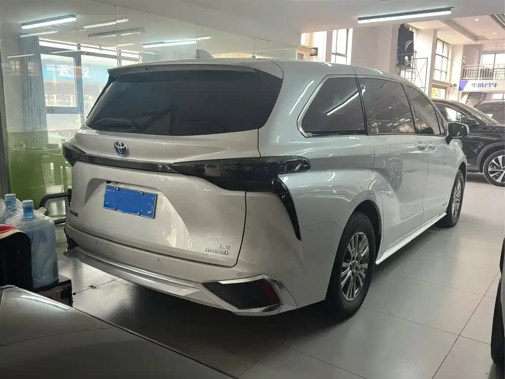 Toyota Sienna 2024 из CN, фото 7