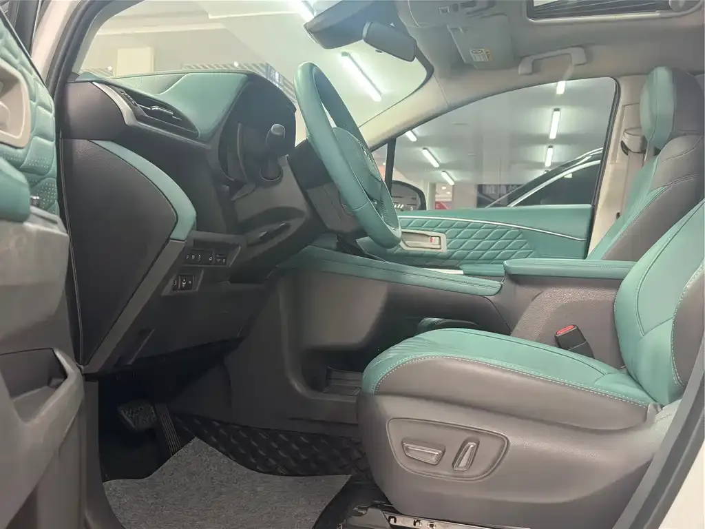 Toyota Sienna 2024 из CN, фото 2