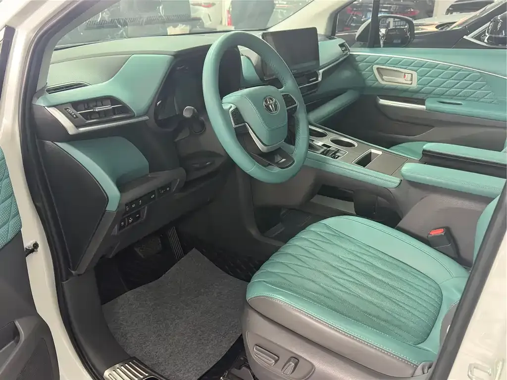 Toyota Sienna 2024 из CN, фото 10