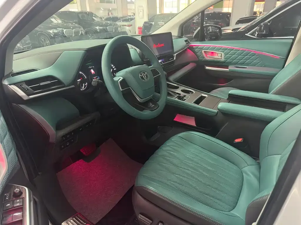 Toyota Sienna 2024 из CN, фото 9