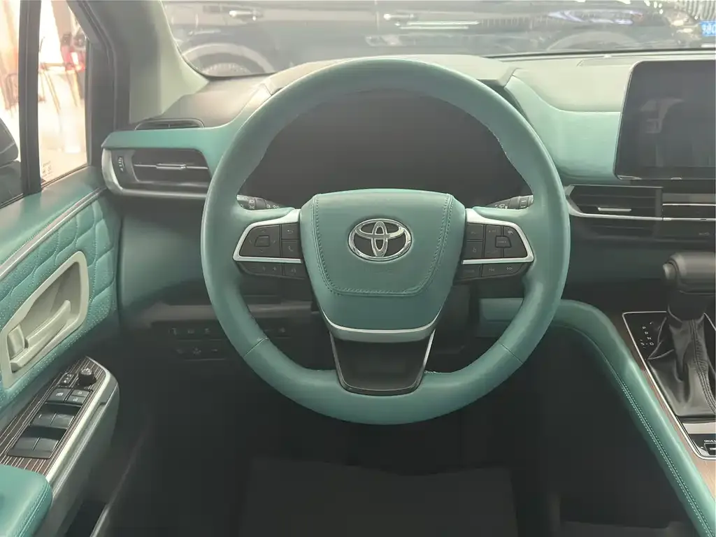 Toyota Sienna 2024 из CN, фото 4