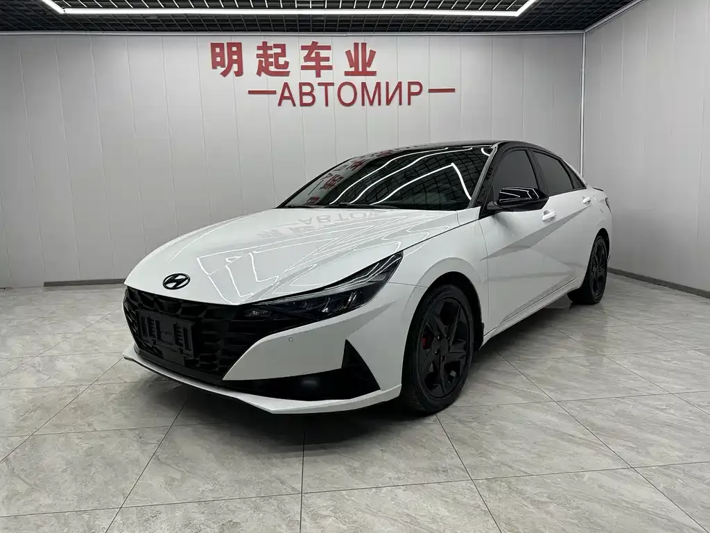 Hyundai Elantra — фото 1